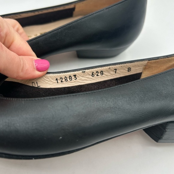 Salvatore Ferragamo Vara Gold Bow Logo Black Leather Ballerina flat Shoe  Size 7 - Picture 14 of 16